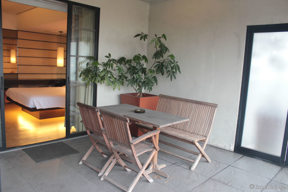 Soleste Suites Quezon City Exterior photo