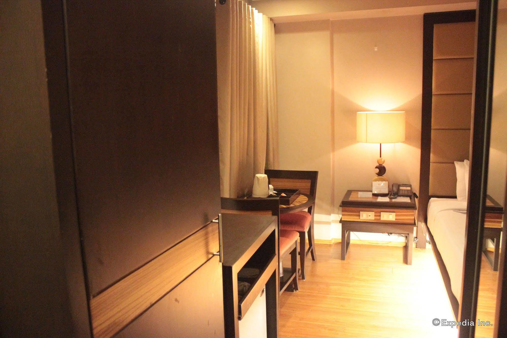 Soleste Suites Quezon City Exterior photo