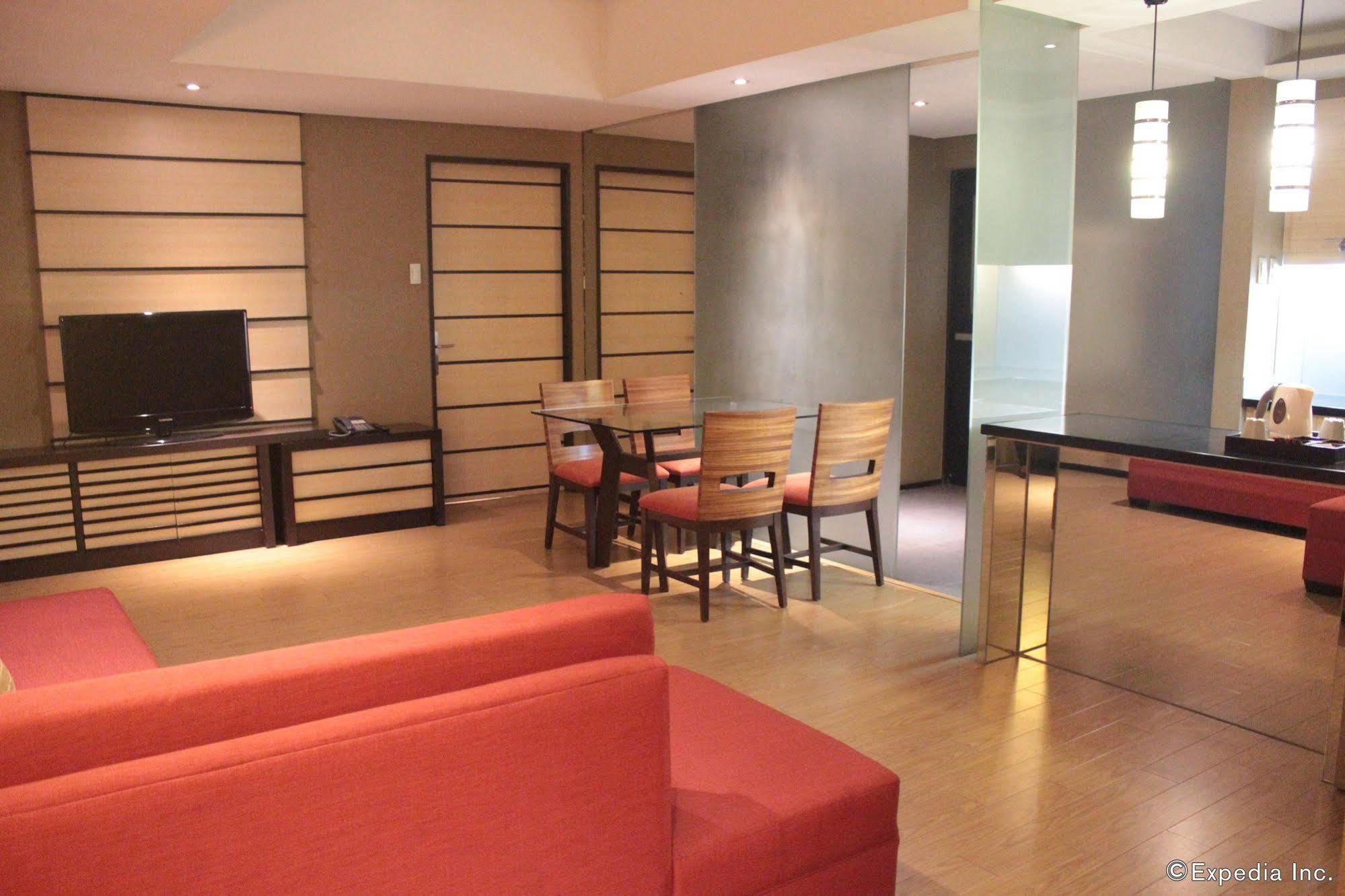 Soleste Suites Quezon City Exterior photo