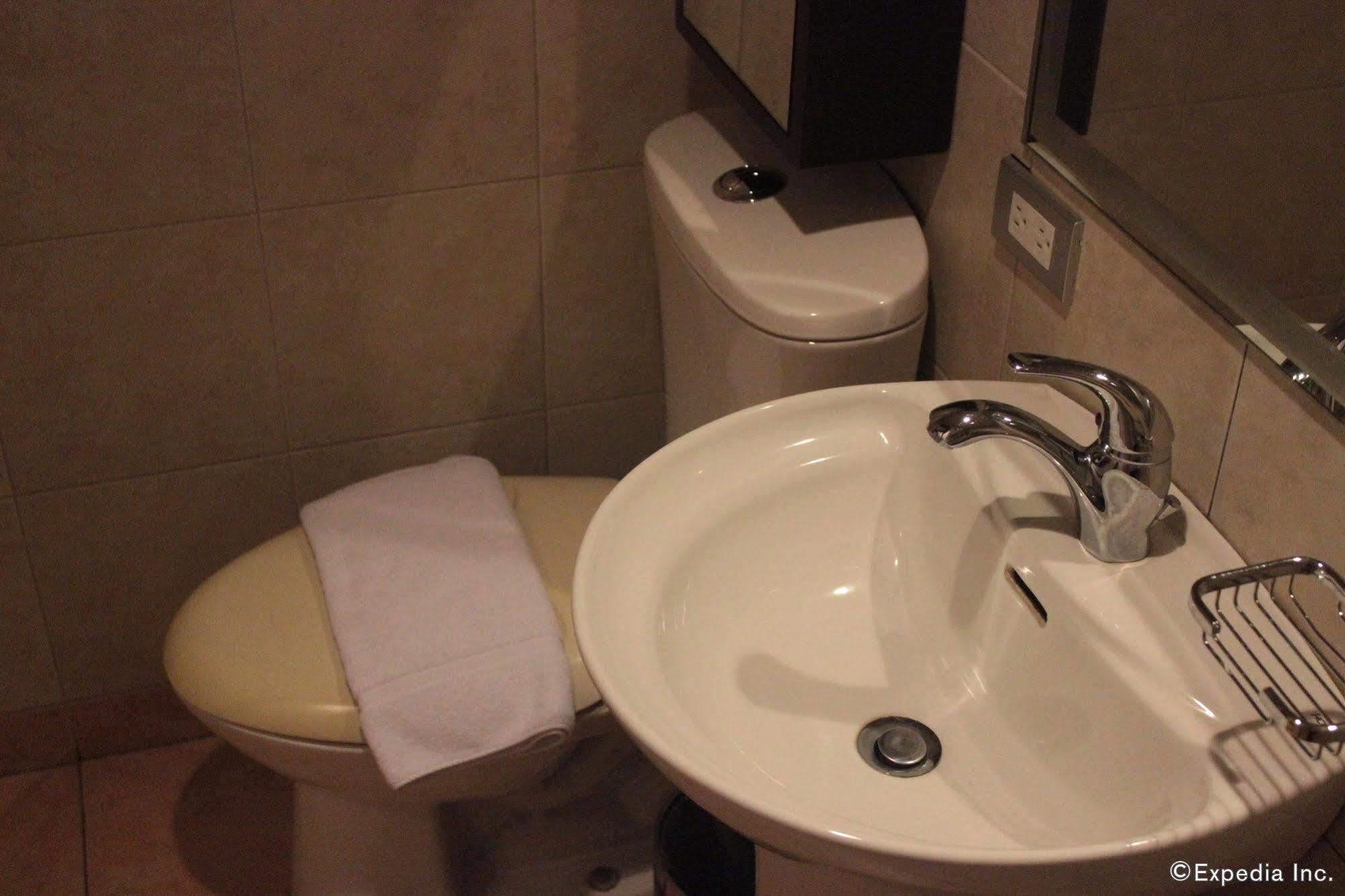 Soleste Suites Quezon City Exterior photo